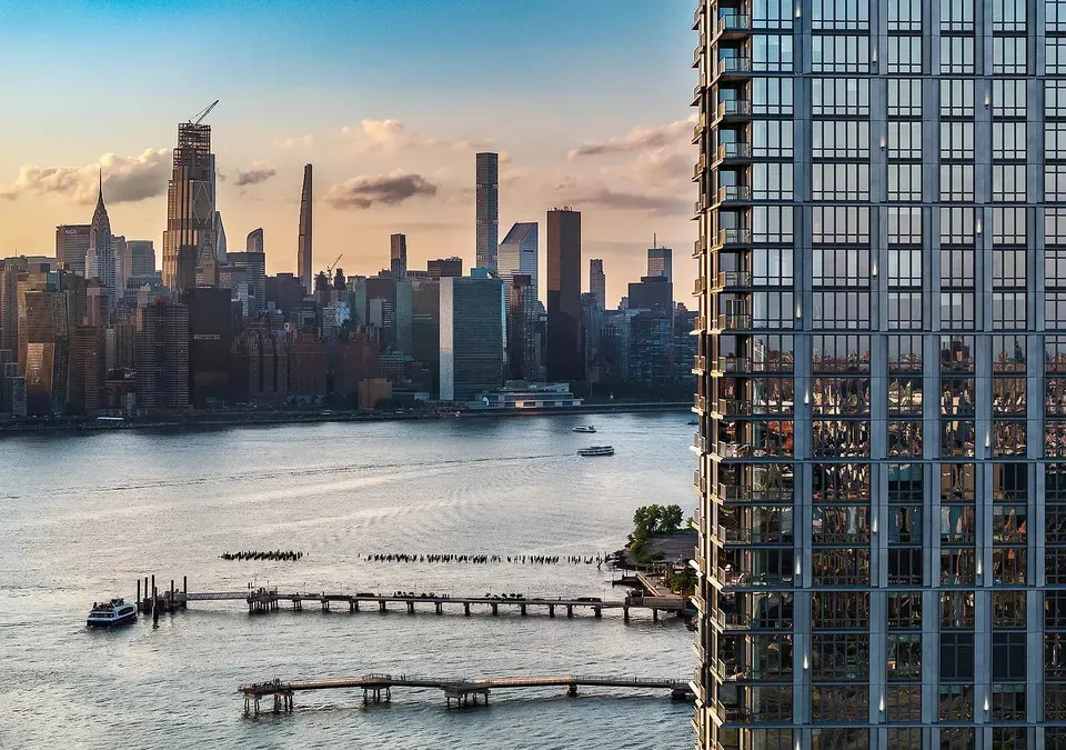 3 Bed 2 Bath Contemporary High-Rise Condo in New York, NY - 2