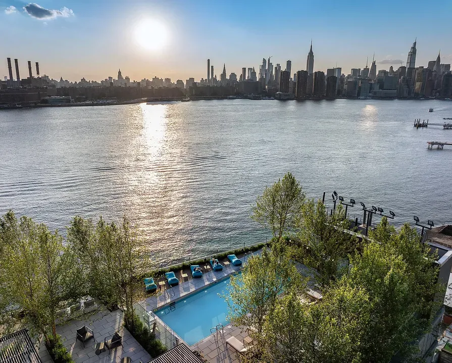 3 Bed 2 Bath Contemporary High-Rise Condo in New York, NY - 3