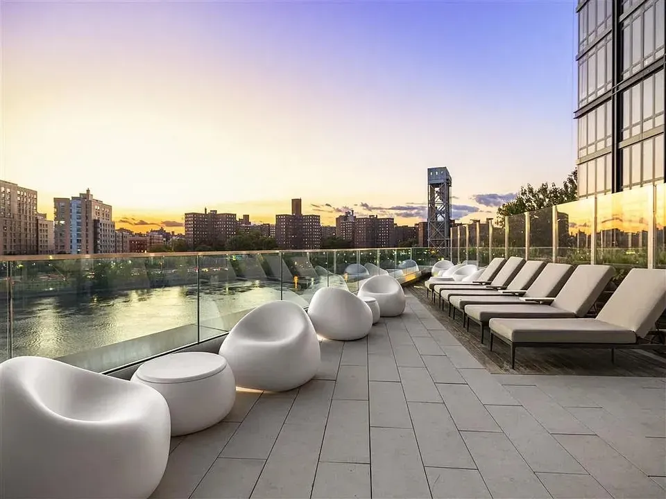 3 Bed 2 Bath Contemporary High-Rise Condo in New York, NY - 4