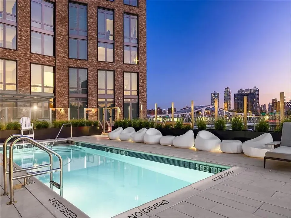 3 Bed 2 Bath Contemporary High-Rise Condo in New York, NY - 5