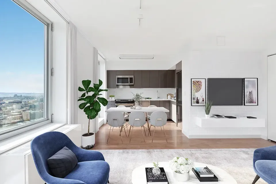 3 Bed 2 Bath Contemporary High-Rise Condo in New York, NY - 4