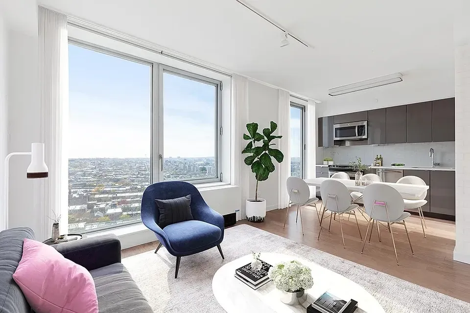 3 Bed 2 Bath Contemporary High-Rise Condo in New York, NY - 5