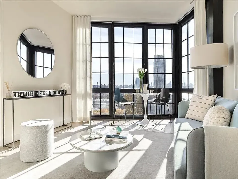 3 Bed 2 Bath Contemporary High-Rise Condo in New York, NY - 1