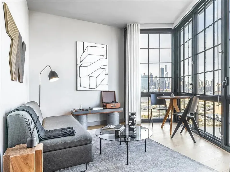 3 Bed 2 Bath Contemporary High-Rise Condo in New York, NY - 2