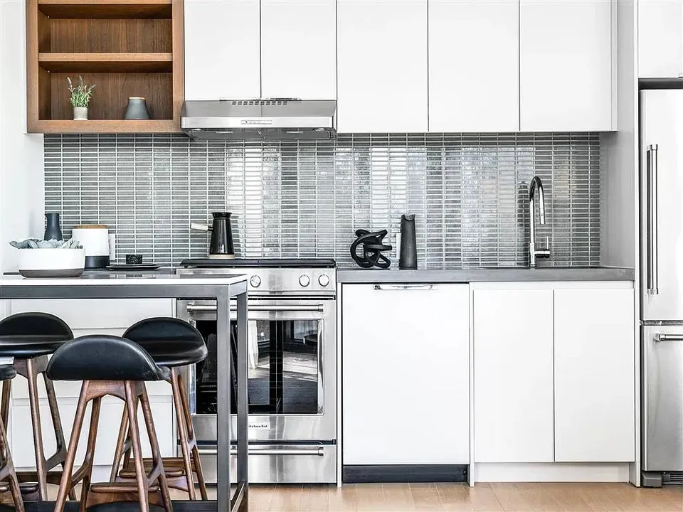 3 Bed 2 Bath Contemporary High-Rise Condo in New York, NY - 4