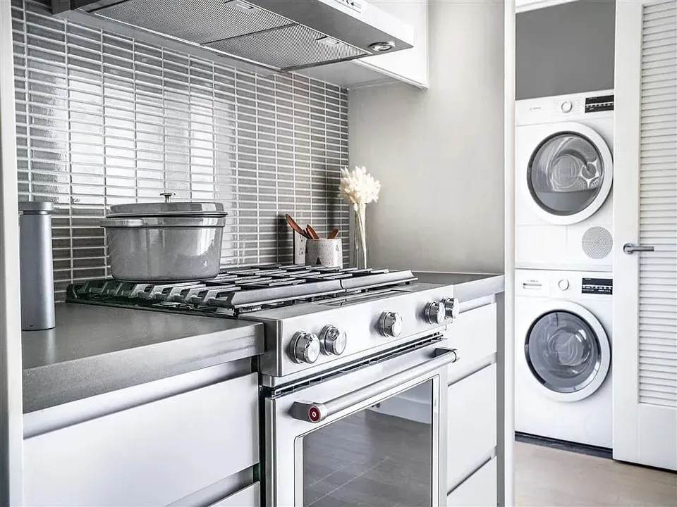 3 Bed 2 Bath Contemporary High-Rise Condo in New York, NY - 5