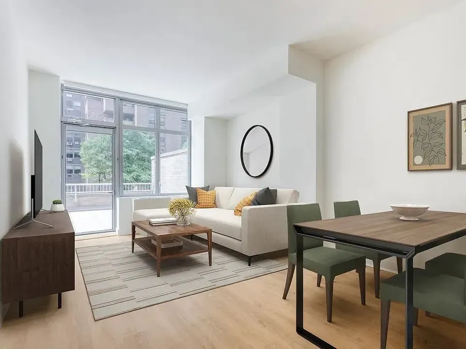 3 Bed 2 Bath Contemporary High-Rise Condo in New York, NY - 2
