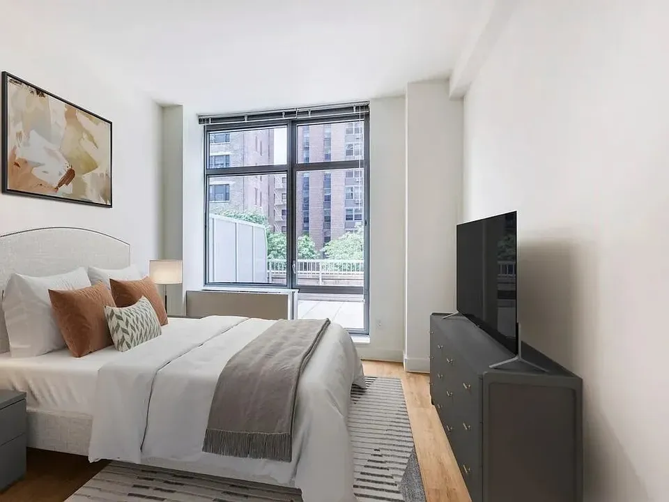3 Bed 2 Bath Contemporary High-Rise Condo in New York, NY - 3