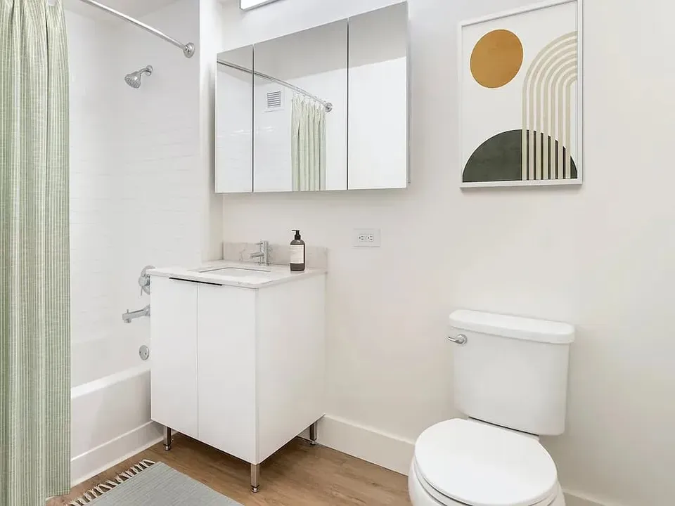 3 Bed 2 Bath Contemporary High-Rise Condo in New York, NY - 4