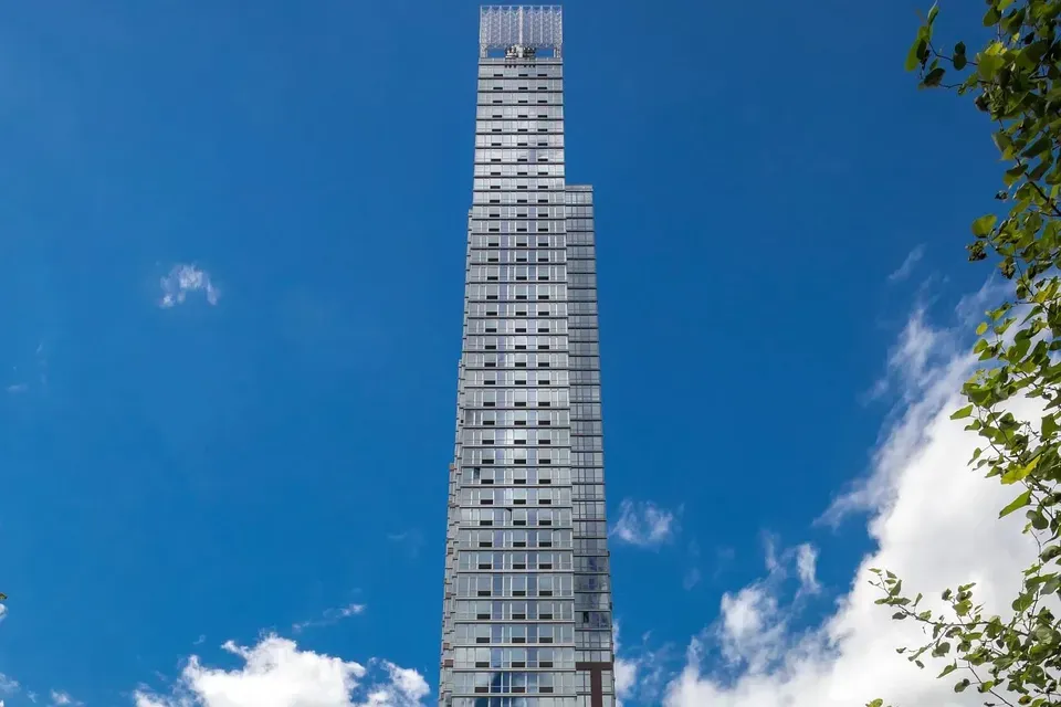 3 Bed 2 Bath Contemporary High-Rise Condo in New York, NY - 1
