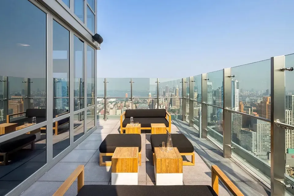 3 Bed 2 Bath Contemporary High-Rise Condo in New York, NY - 2