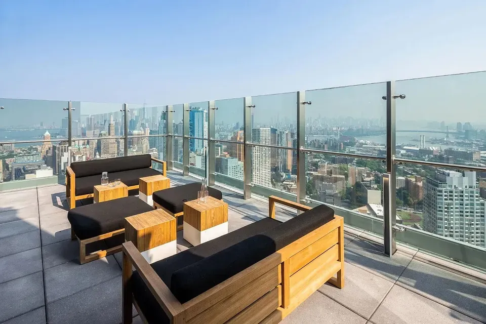 3 Bed 2 Bath Contemporary High-Rise Condo in New York, NY - 3