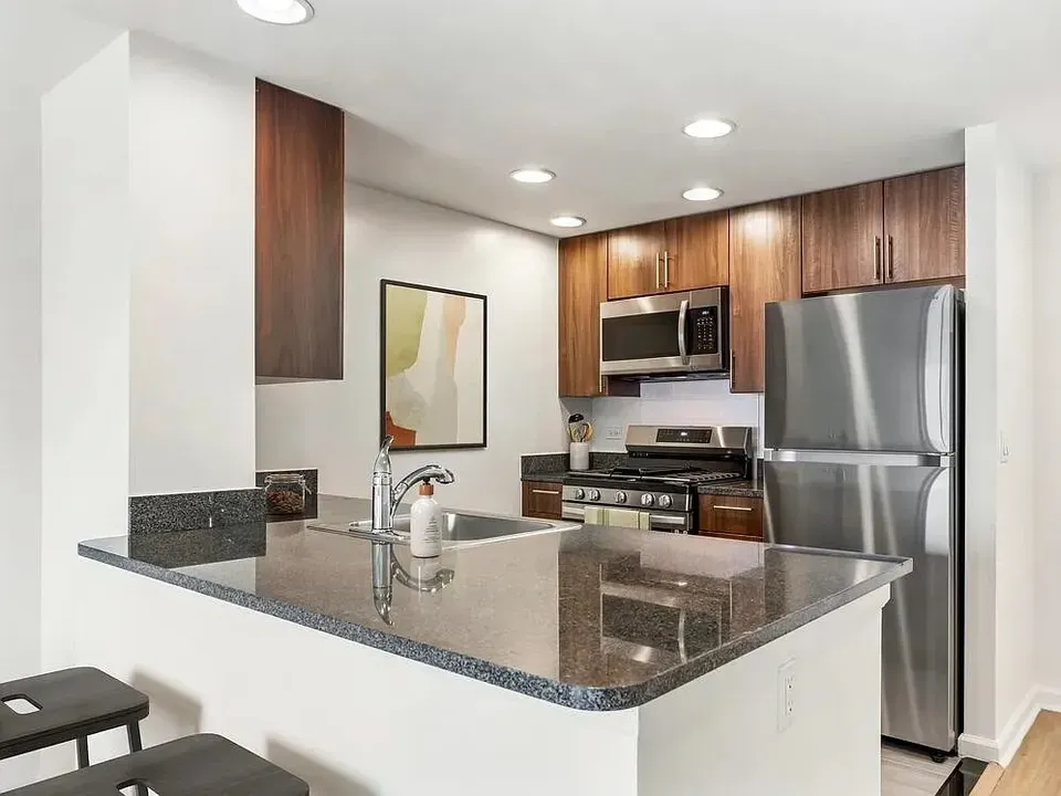 3 Bed 2 Bath Contemporary High-Rise Condo in New York, NY - 1