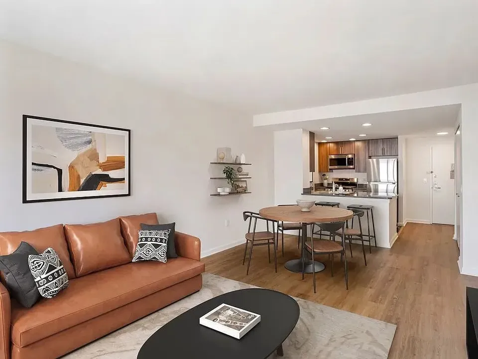3 Bed 2 Bath Contemporary High-Rise Condo in New York, NY - 2