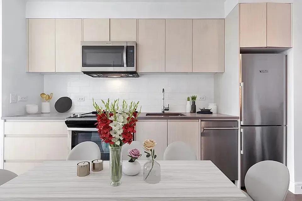 3 Bed 2 Bath Contemporary High-Rise Condo in New York, NY - 2
