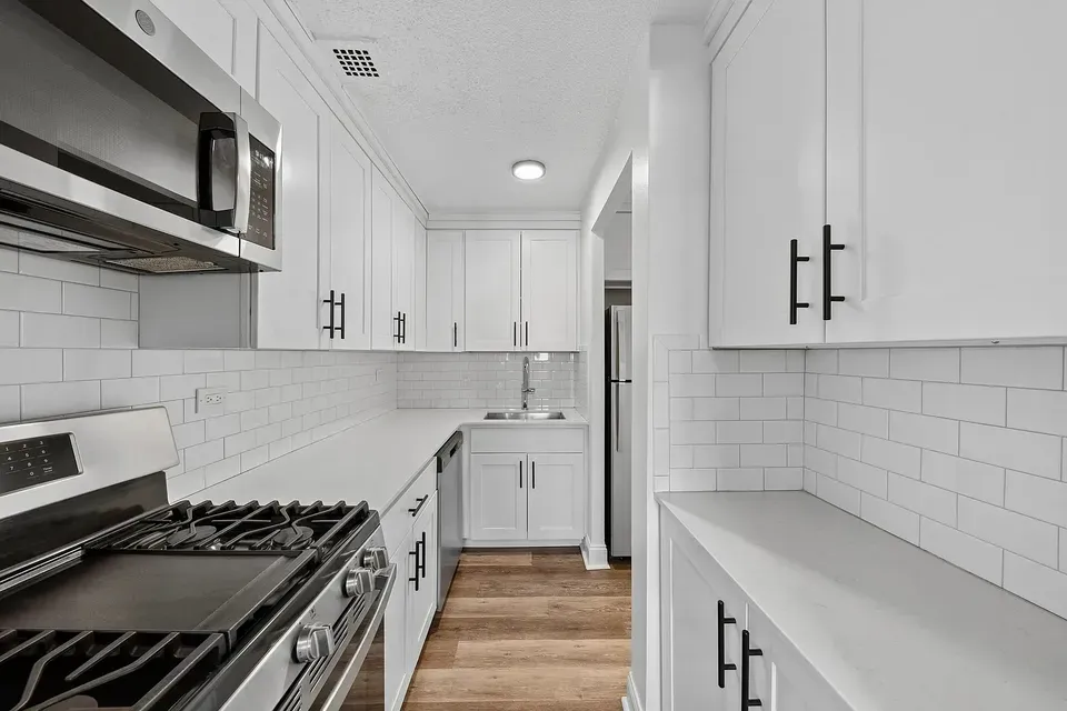 3 Bed 2 Bath Contemporary High-Rise Condo in New York, NY - 1