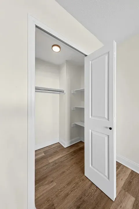 3 Bed 2 Bath Contemporary High-Rise Condo in New York, NY - 5