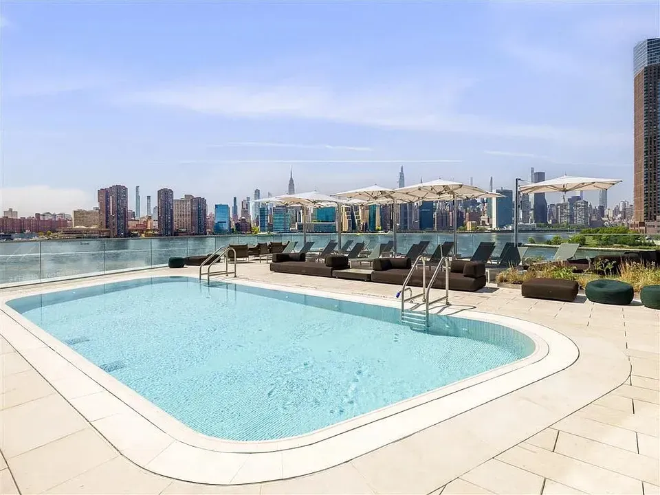 3 Bed 2 Bath Contemporary High-Rise Condo in New York, NY - 3