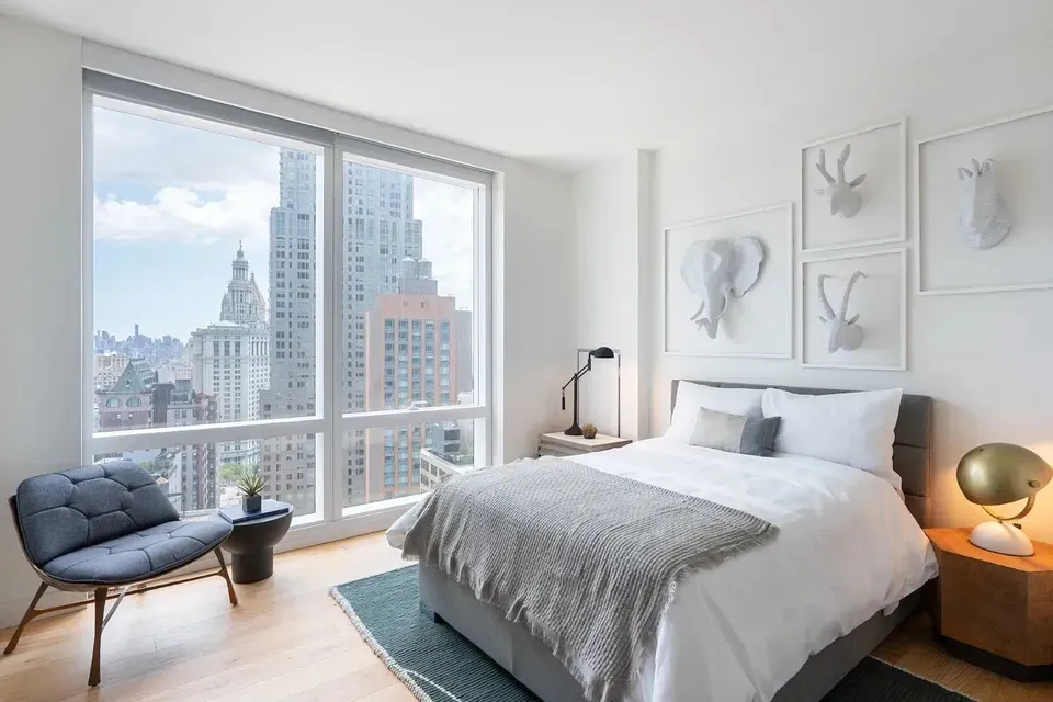 3 Bed 2 Bath Contemporary High-Rise Condo in New York, NY - 1
