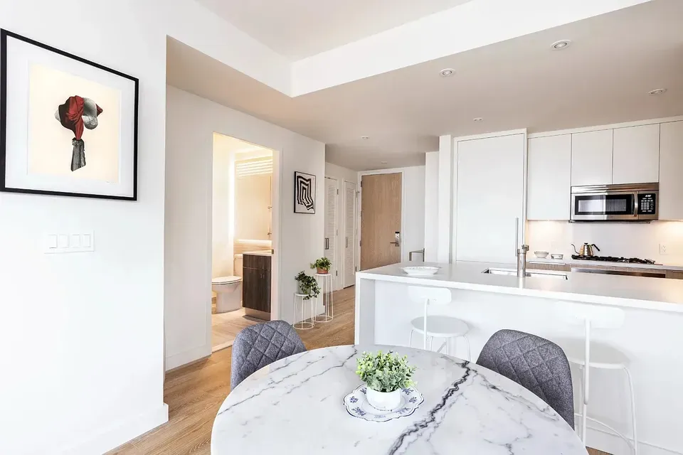 3 Bed 2 Bath Contemporary High-Rise Condo in New York, NY - 2