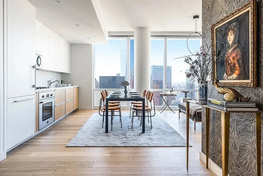 3 Bed 2 Bath Contemporary High-Rise Condo in New York, NY - 4