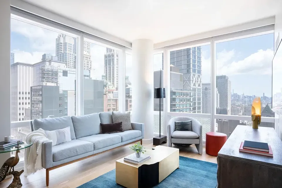 3 Bed 2 Bath Contemporary High-Rise Condo in New York, NY - 5