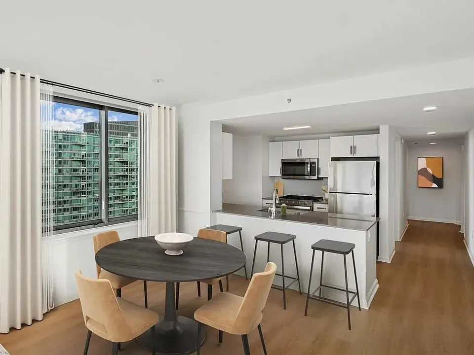 3 Bed 2 Bath Contemporary High-Rise Condo in New York, NY - 3