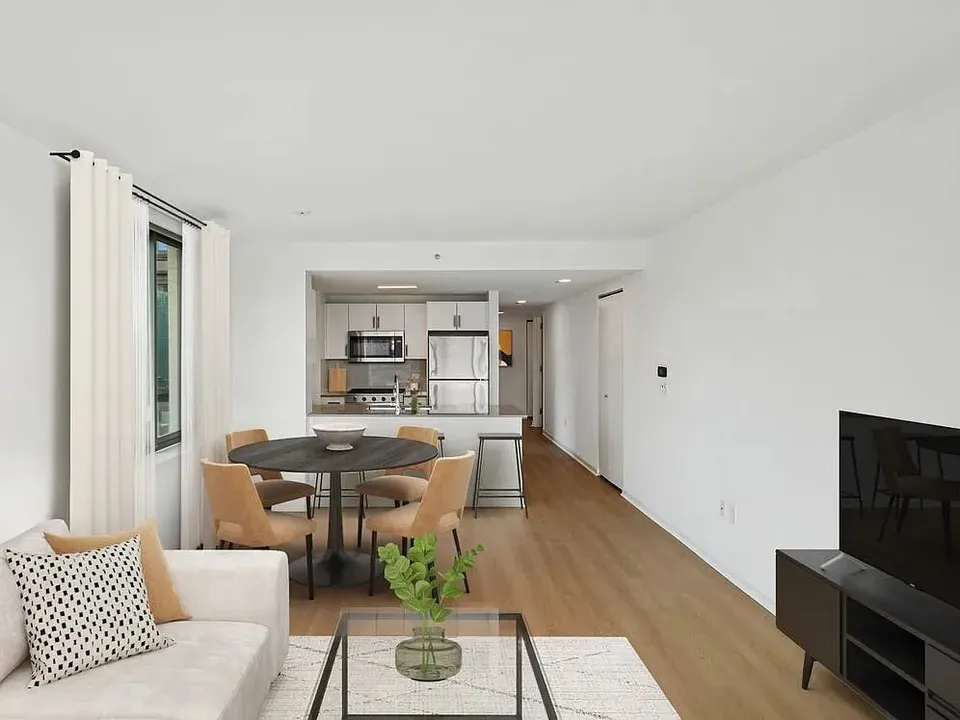 3 Bed 2 Bath Contemporary High-Rise Condo in New York, NY - 4