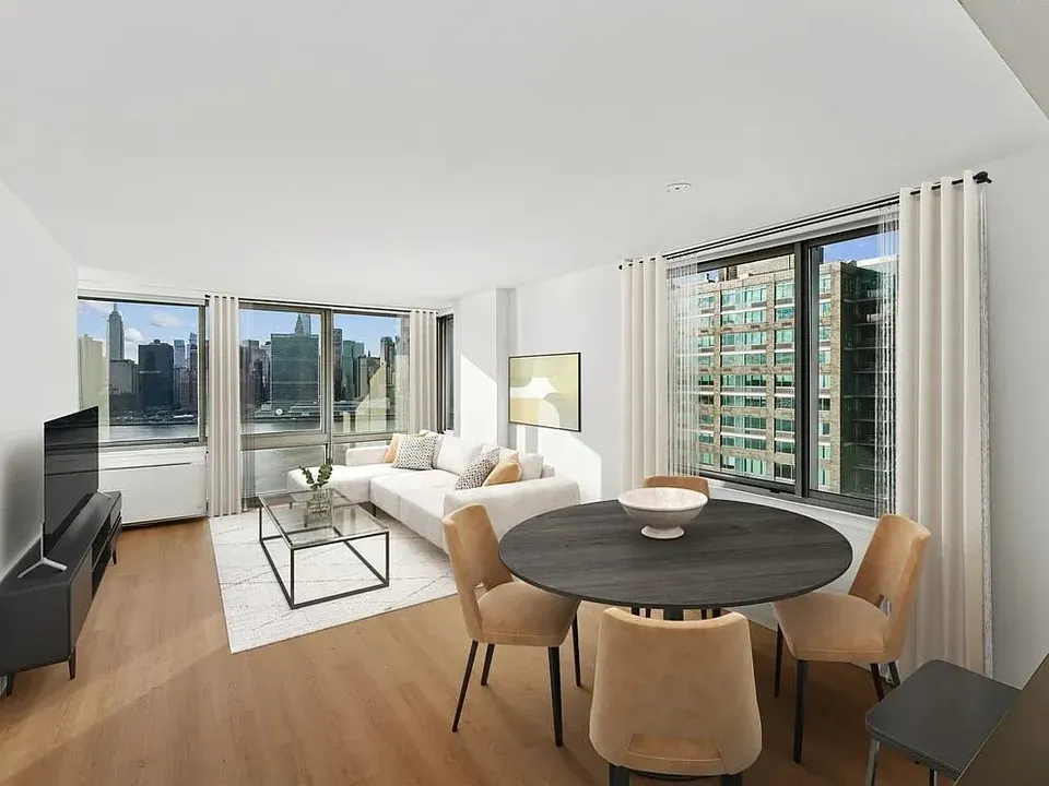 3 Bed 2 Bath Contemporary High-Rise Condo in New York, NY - 5