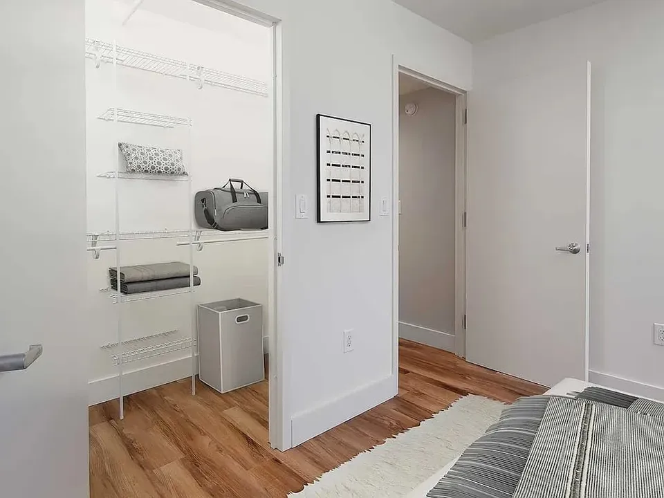 3 Bed 2 Bath Contemporary High-Rise Condo in New York, NY - 4