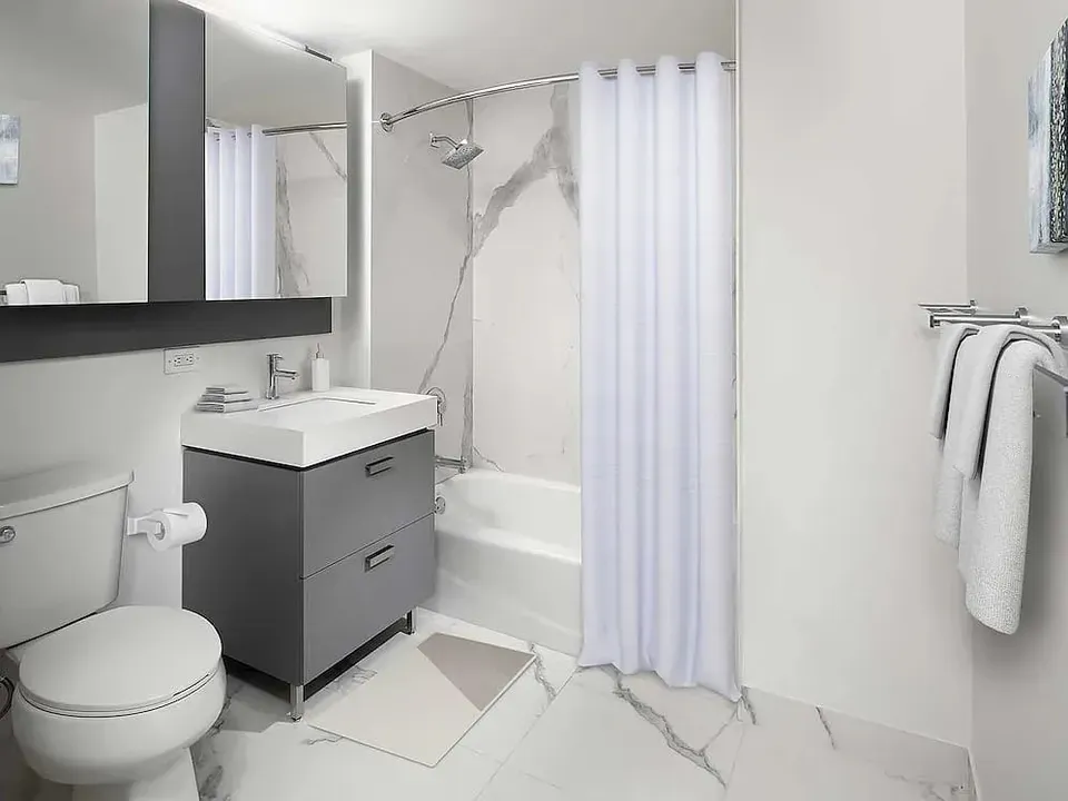 3 Bed 2 Bath Contemporary High-Rise Condo in New York, NY - 5