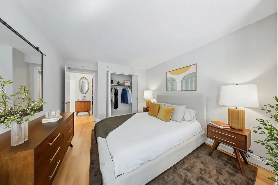 3 Bed 2 Bath Contemporary High-Rise Condo in New York, NY - 2