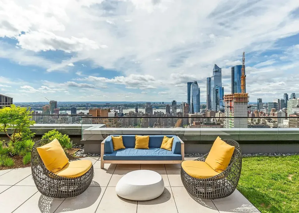 3 Bed 2 Bath Contemporary High-Rise Condo in New York, NY - 3