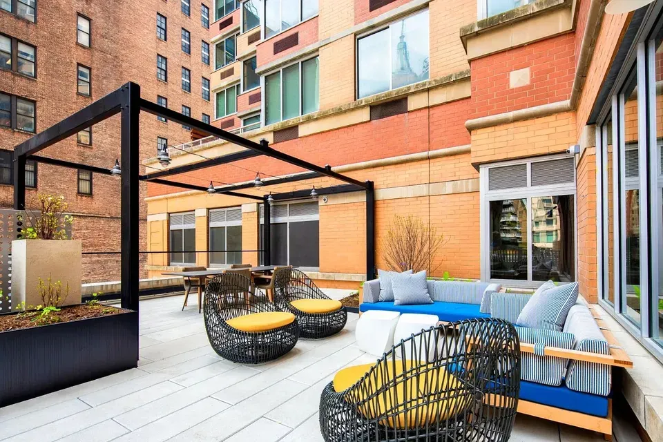 3 Bed 2 Bath Contemporary High-Rise Condo in New York, NY - 4