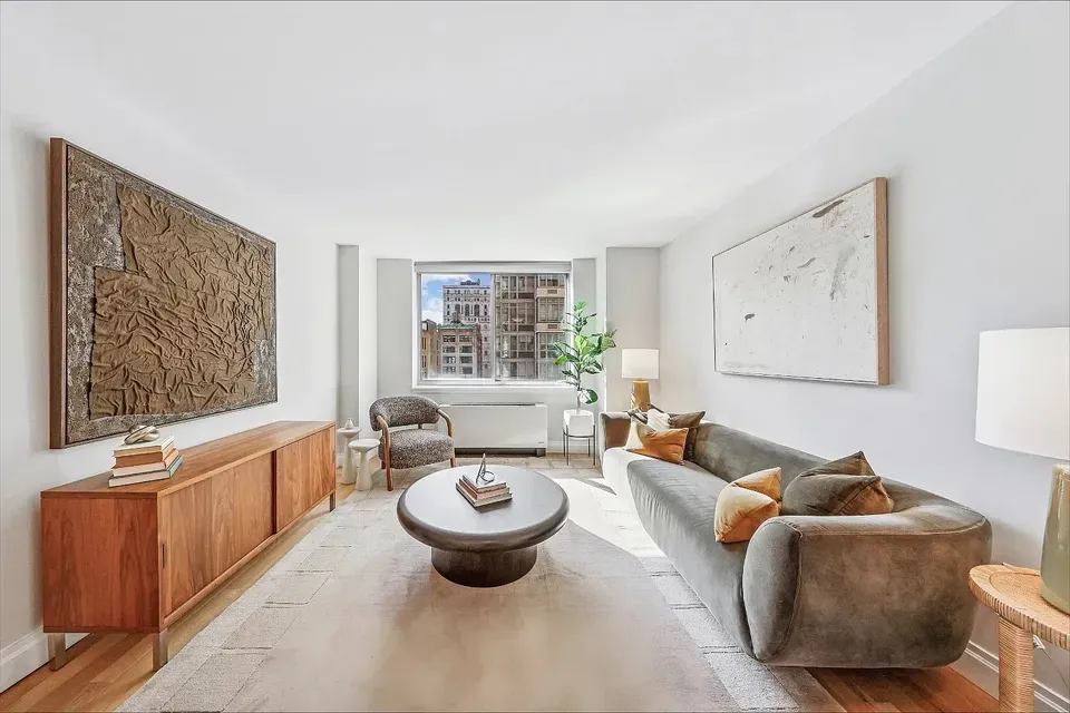 3 Bed 2 Bath Contemporary High-Rise Condo in New York, NY - 5