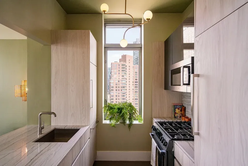 3 Bed 2 Bath Contemporary High-Rise Condo in New York, NY - 3