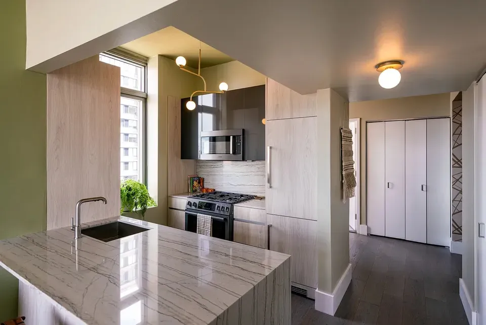 3 Bed 2 Bath Contemporary High-Rise Condo in New York, NY - 4