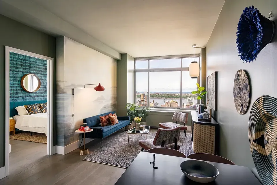 3 Bed 2 Bath Contemporary High-Rise Condo in New York, NY - 5