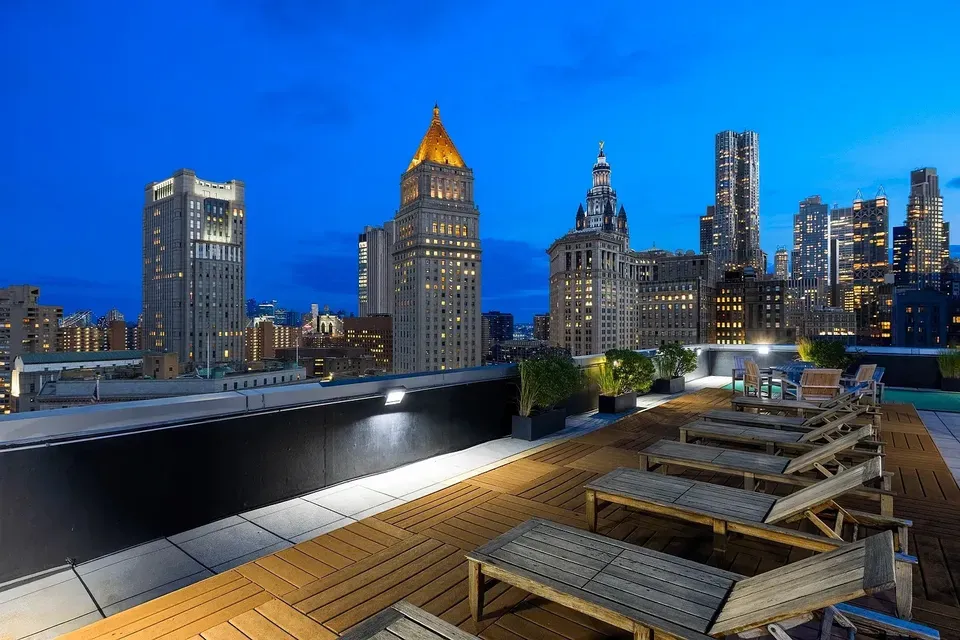 3 Bed 2 Bath Contemporary High-Rise Condo in New York, NY - 2
