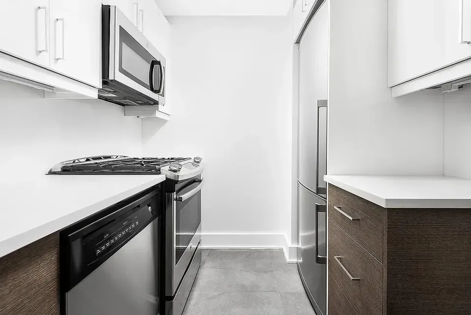 3 Bed 2 Bath Contemporary High-Rise Condo in New York, NY - 3
