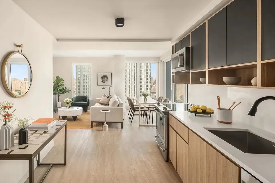 3 Bed 2 Bath Contemporary High-Rise Condo in New York, NY - 1