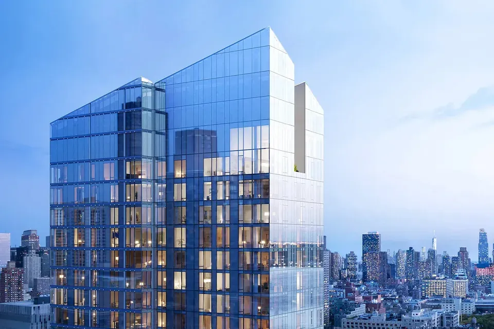 3 Bed 2 Bath Contemporary High-Rise Condo in New York, NY - 4