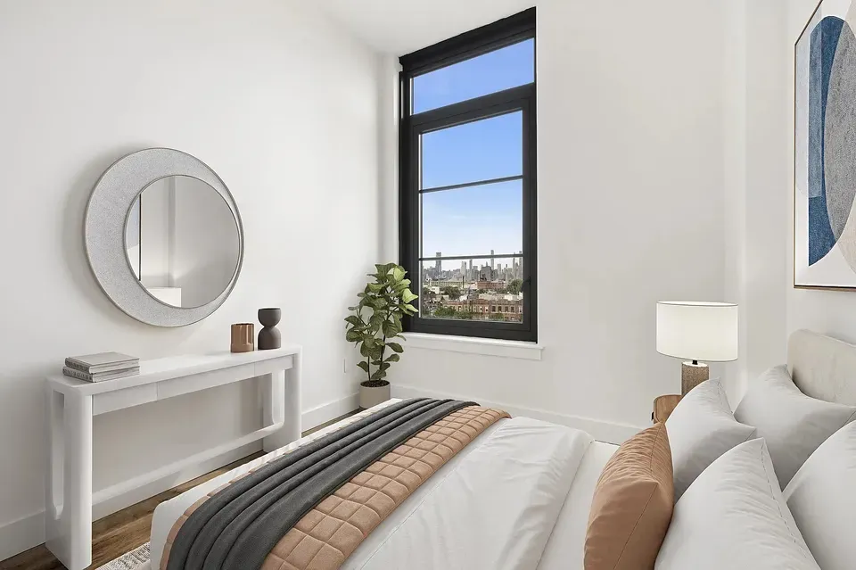 3 Bed 2 Bath Contemporary High-Rise Condo in New York, NY - 4