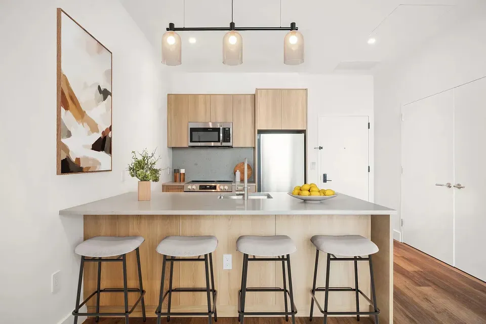 3 Bed 2 Bath Contemporary High-Rise Condo in New York, NY - 5