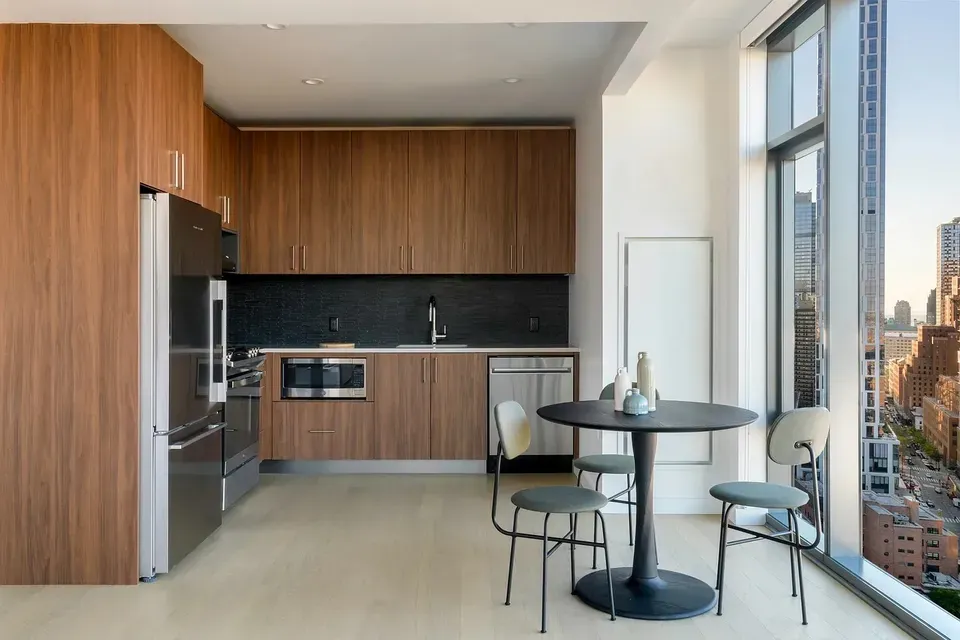 3 Bed 2 Bath Contemporary High-Rise Condo in New York, NY - 2