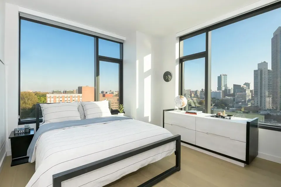 3 Bed 2 Bath Contemporary High-Rise Condo in New York, NY - 4