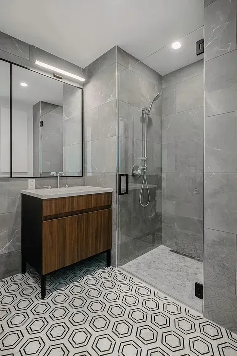3 Bed 2 Bath Contemporary High-Rise Condo in New York, NY - 5