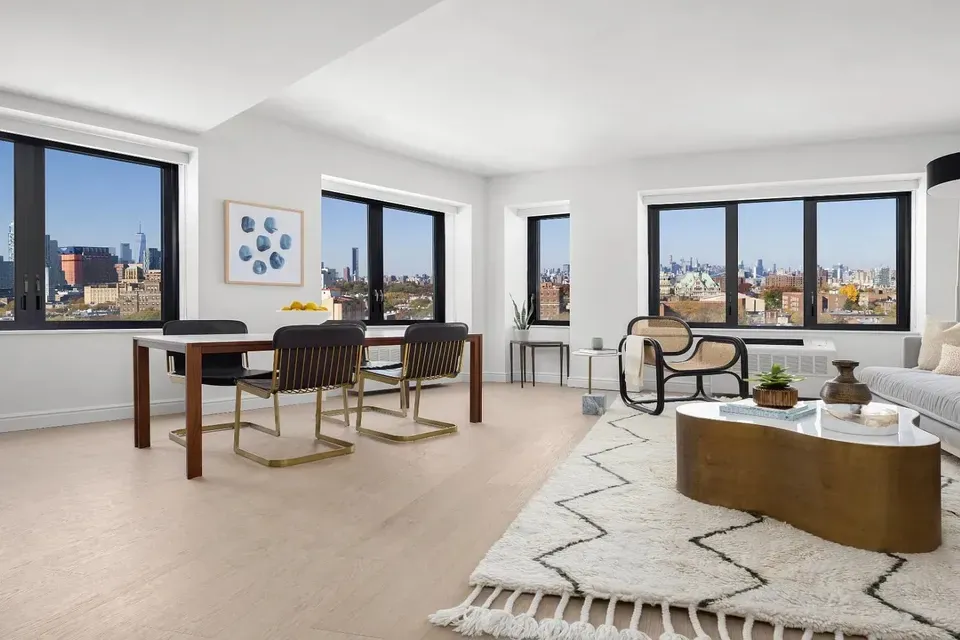 3 Bed 2 Bath Contemporary High-Rise Condo in New York, NY - 2