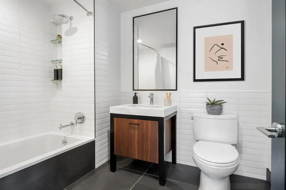 3 Bed 2 Bath Contemporary High-Rise Condo in New York, NY - 4