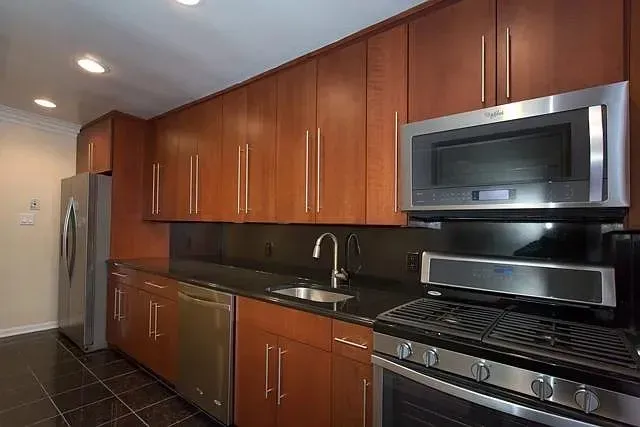 3 Bed 2 Bath Contemporary High-Rise Condo in New York, NY - 1